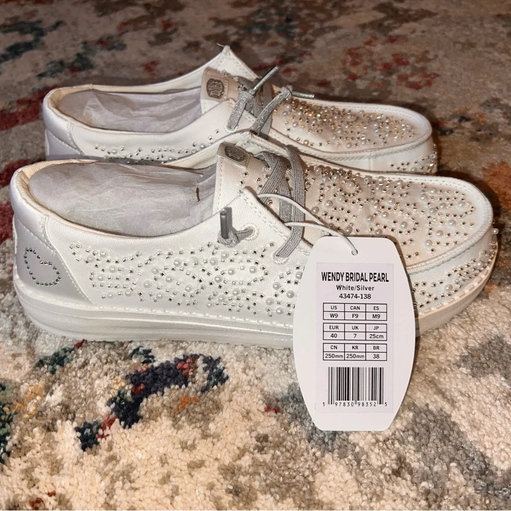 Hey Dude Women’s Wendy Bridal Pearl Slip On Sneakers SzW9 - Picture 2 of 9